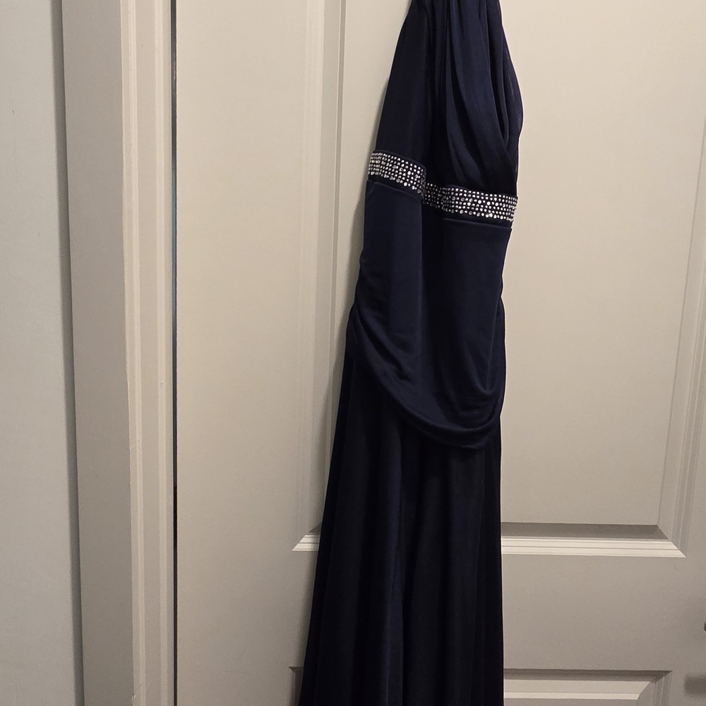 Elegant Navy Blue Evening Gown